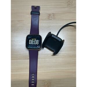 Fitbit Versa 2 fb507 Smartwatch fitness activity tracker rose gold